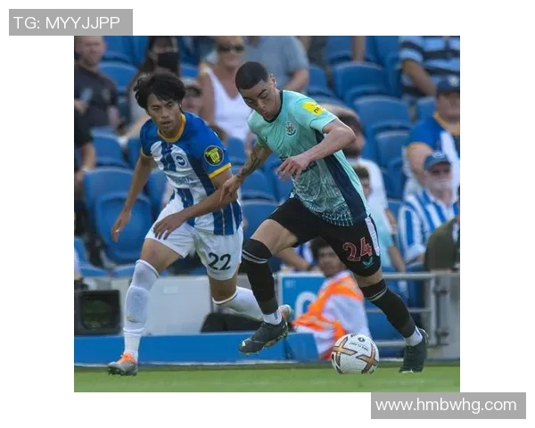 塞维球迷不满球队体现，向球场抛掷杂物导致德比战暂停18分钟